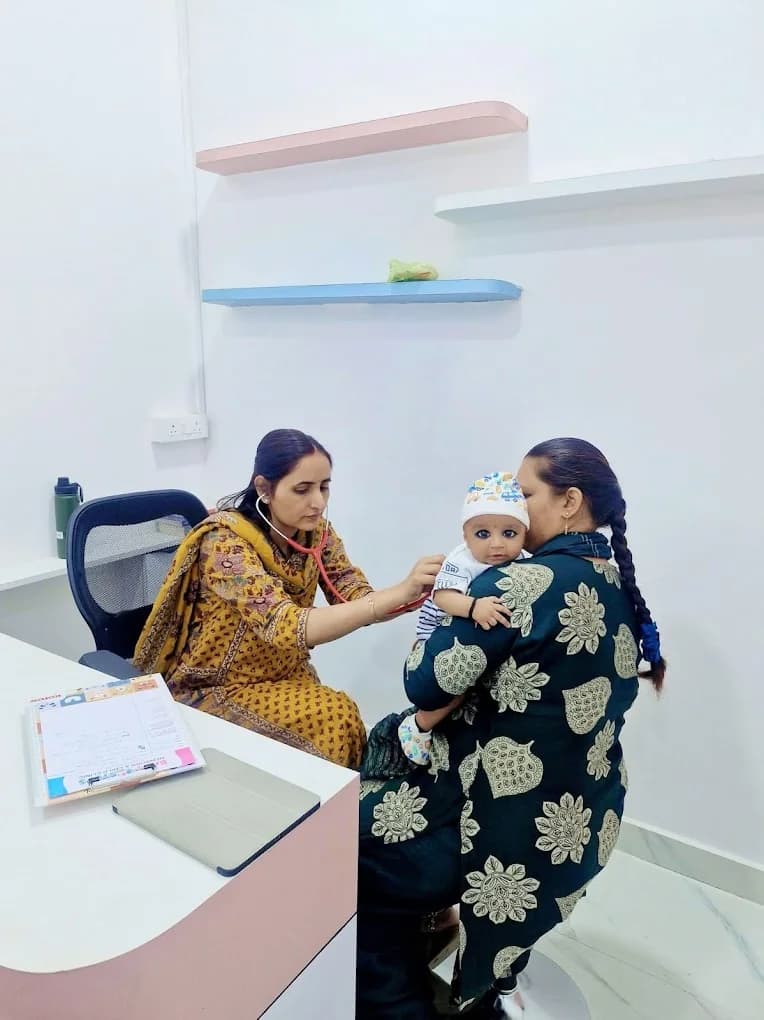 Dr. Manisha consulting mother and child