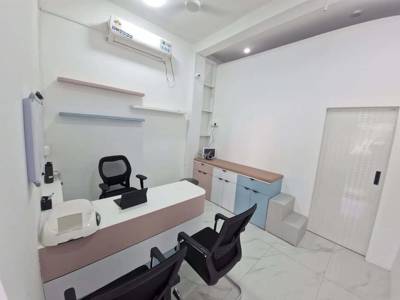 Pediatric scale and examination bed
