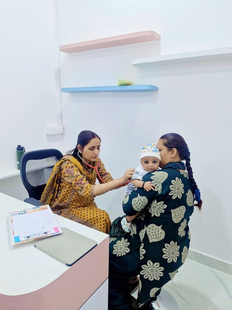 Dr. Manisha consulting mother and child